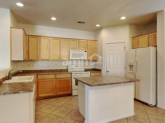 3240 W Hayden Peak Dr San Tan Valley, AZ 85142 photo 3