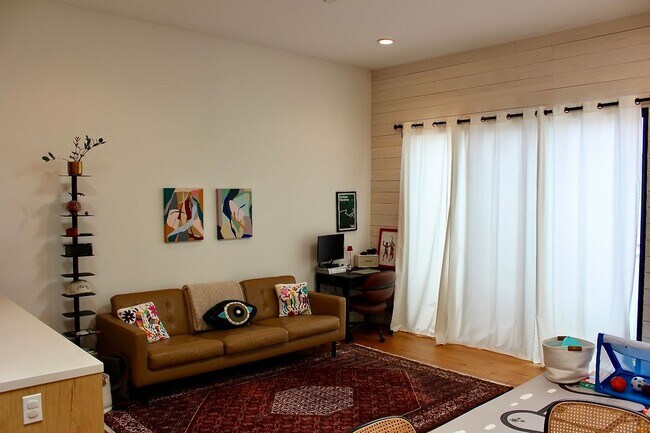 1096 53rd St Oakland, CA 94608 photo 5