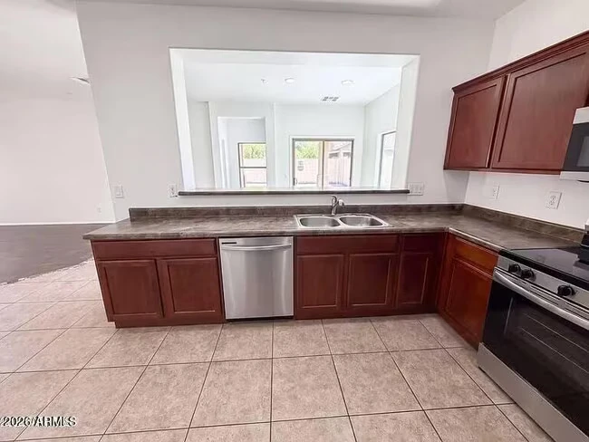 934 E Overlin Dr Avondale, AZ 85323 photo 3