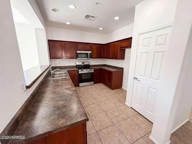 934 E Overlin Dr Avondale, AZ 85323 photo 2