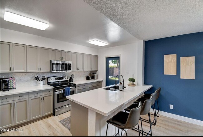 1015 E Concorda Dr Tempe, AZ 85282 photo 5