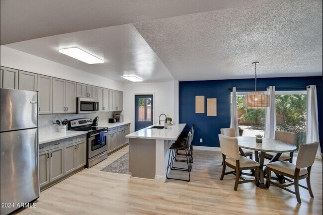 1015 E Concorda Dr Tempe, AZ 85282 photo 4