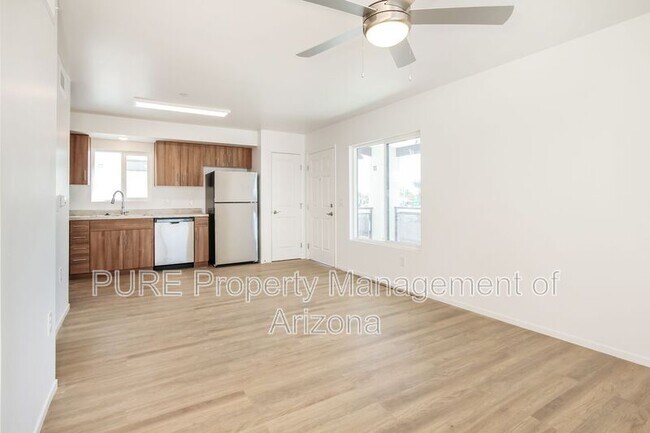 6077 N 60th Ave Glendale, AZ 85301 photo 2
