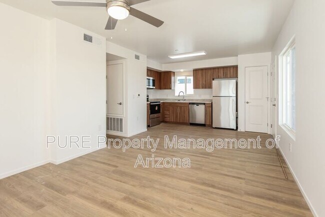 6077 N 60th Ave Glendale, AZ 85301 photo 5