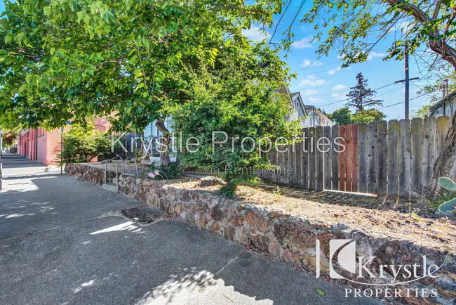 314 Marin St Vallejo, CA 94590 photo 3