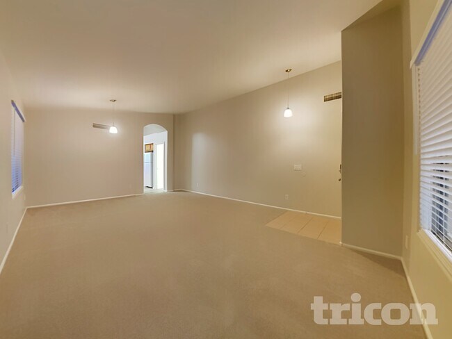15833 W Moreland St Goodyear, AZ 85338 photo 4