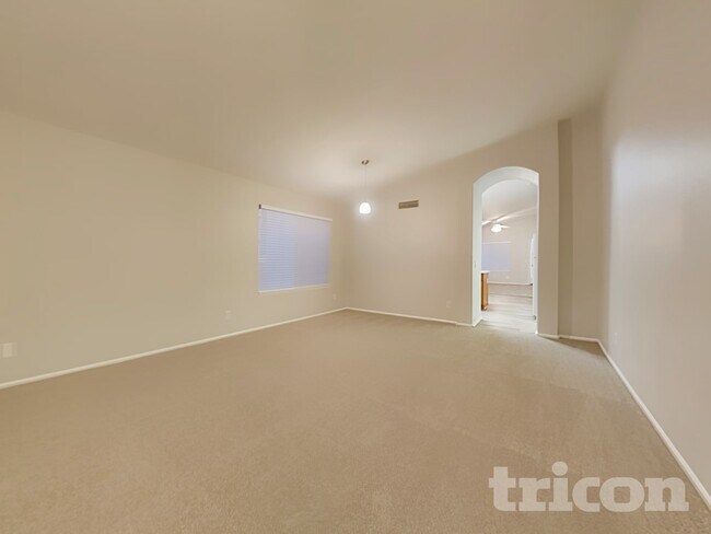 15833 W Moreland St Goodyear, AZ 85338 photo 3