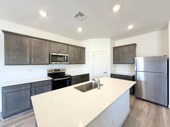 634 W Red Hawk Ct Casa Grande, AZ 85122 photo 3