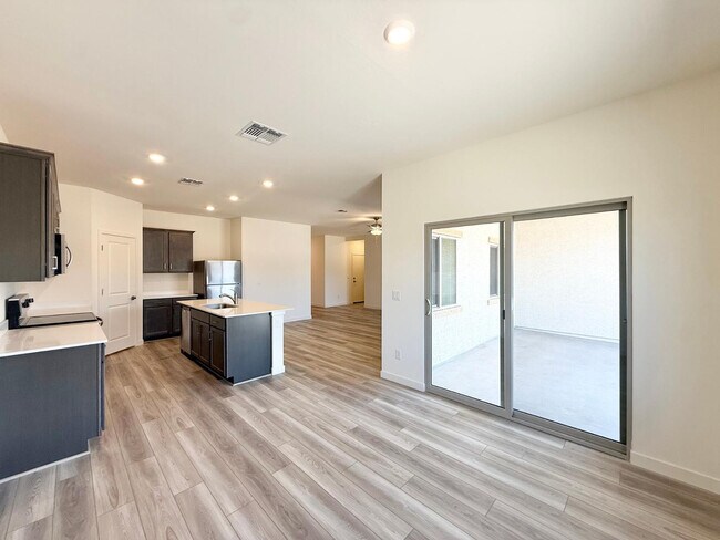634 W Red Hawk Ct Casa Grande, AZ 85122 photo 5