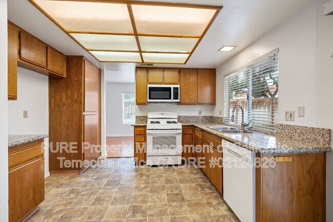 42355 Maskuaz Ct Temecula, CA 92592 photo 4