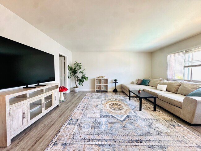 3791 Elliott St San Diego, CA 92106 photo 3