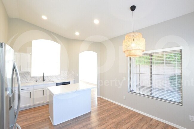 303 N Tiago Dr Gilbert, AZ 85233 photo 5