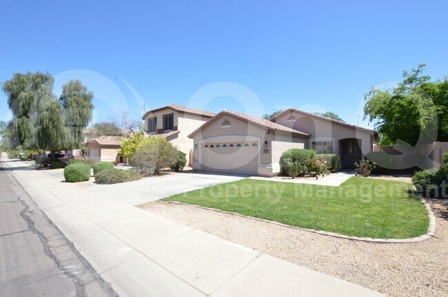303 N Tiago Dr Gilbert, AZ 85233 photo 2