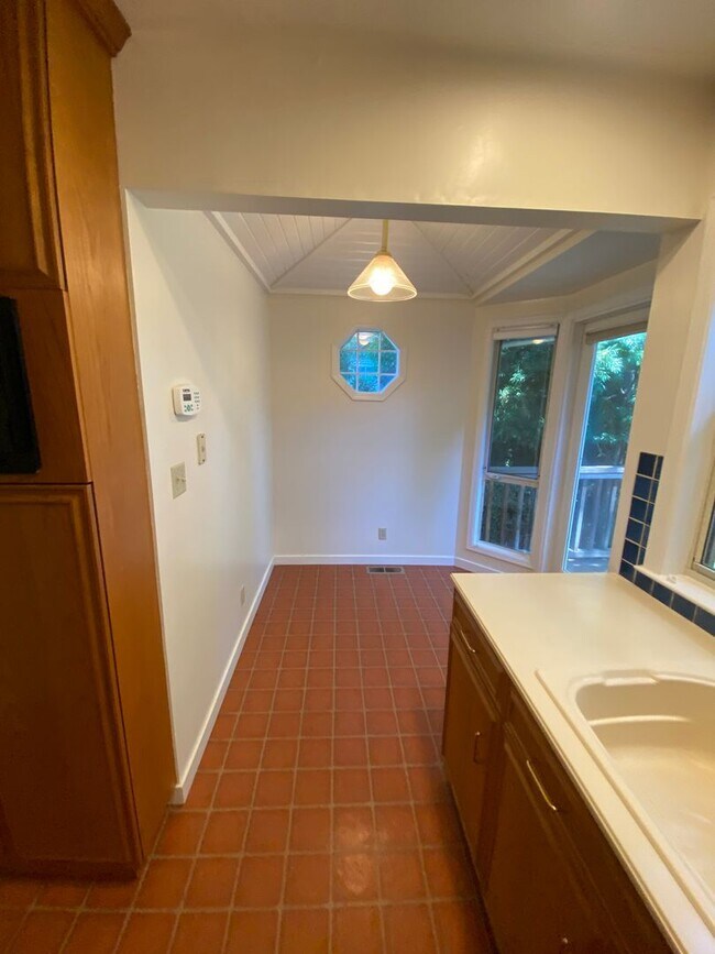 Charming Menlo Park Home With Private Backyard &amp; Beautiful Oak Tree photo 5