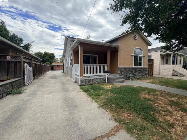 907 S 10th St San Jose, CA 95112 photo 3