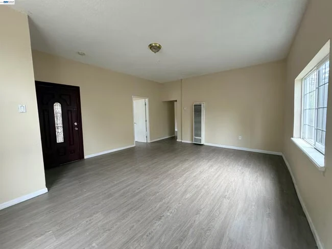 907 S 10th St San Jose, CA 95112 photo 5