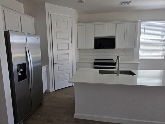 17829 W Palo Verde Ave Glendale, AZ 85355 photo 2