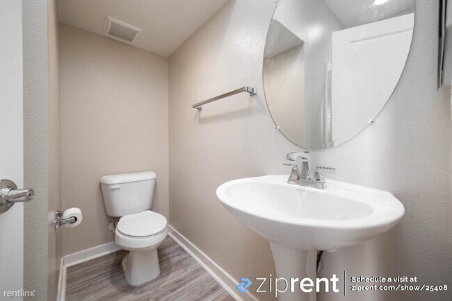 2572 S Escondido Blvd Escondido, CA 92025 photo 3