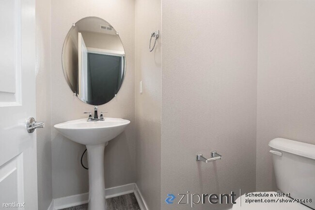 2572 S Escondido Blvd Escondido, CA 92025 photo 4