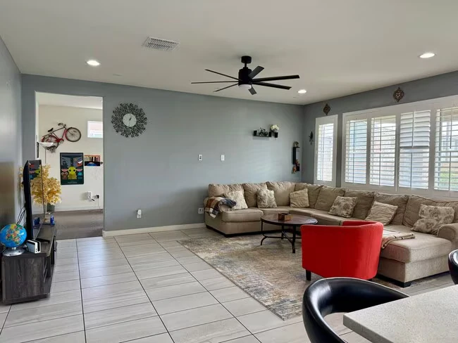 Spacious House with 4BR 3 Bath and 1 office/Game room in Tempe photo 5