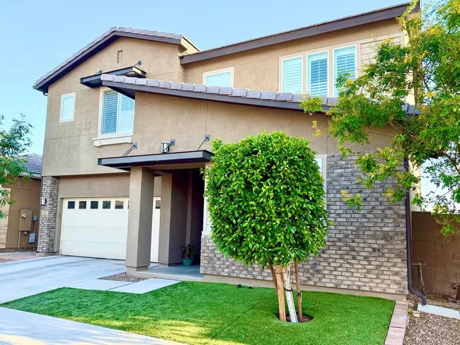 Spacious House with 4BR 3 Bath and 1 office/Game room in Tempe photo 3