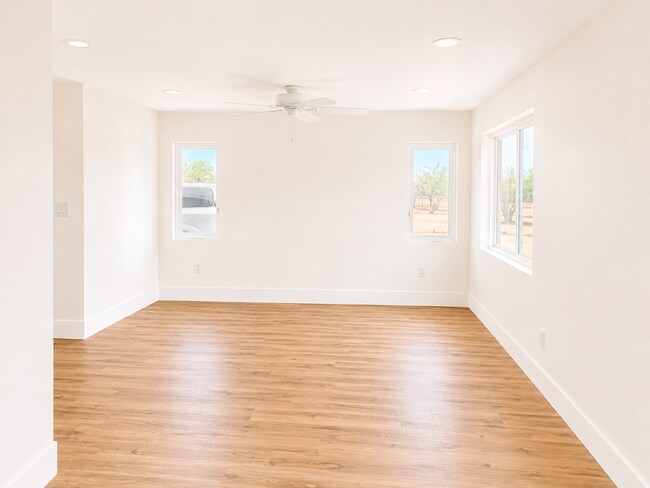 1332 E Galvin St Phoenix, AZ 85086 photo 2