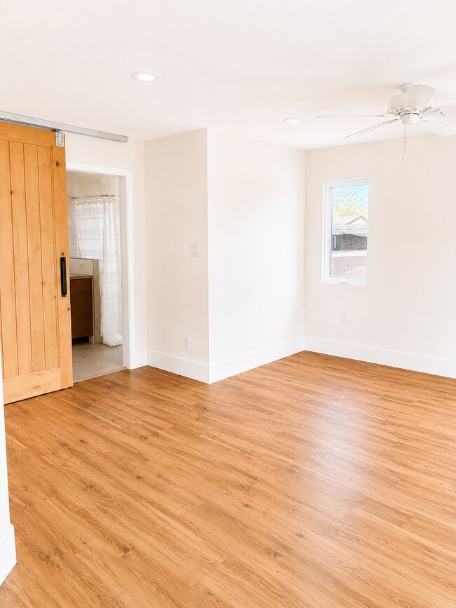 1332 E Galvin St Phoenix, AZ 85086 photo 3