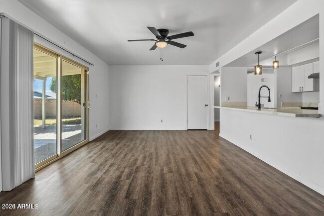 3431 W Acoma Dr Phoenix, AZ 85053 photo 5