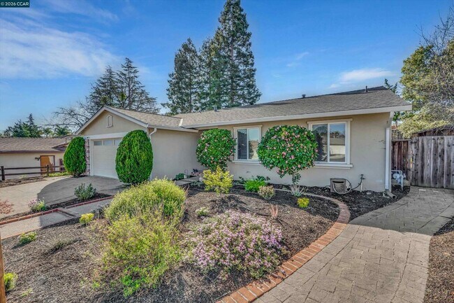 2045 McMillan Ct Martinez, CA 94553 photo 2