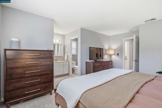 2045 McMillan Ct Martinez, CA 94553 photo 4