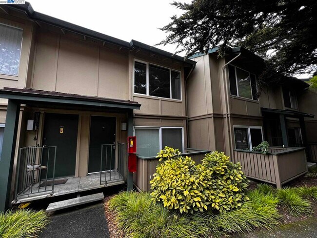 385 Mandarin Dr #4 photo 2