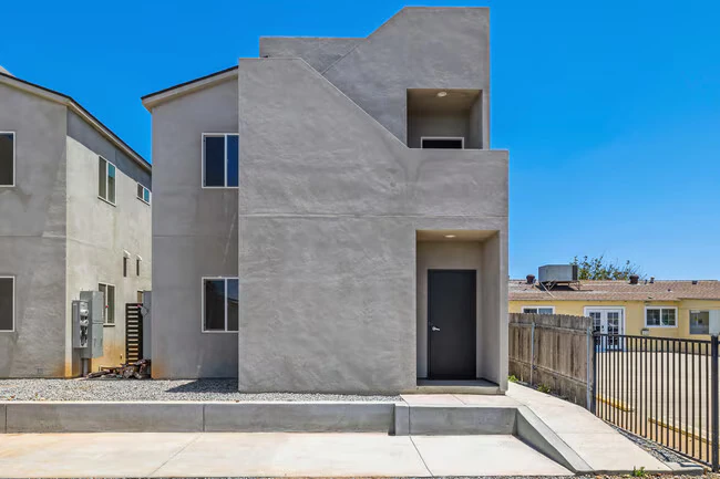 3315 Clairemont Mesa Blvd San Diego, CA 92117 photo 3