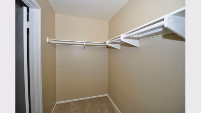 Sunset Pointe Apartments photo 4
