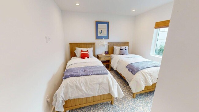 543 Orange Ave Coronado, CA 92118 photo 4