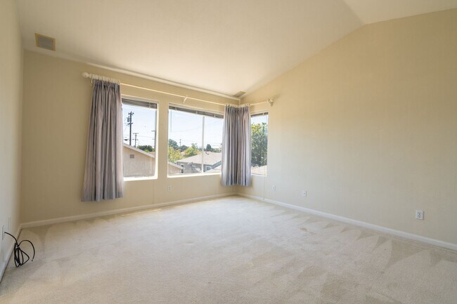 ***exceptional 3br/2.5ba Residence In Prime *** San Leandro Location photo 5