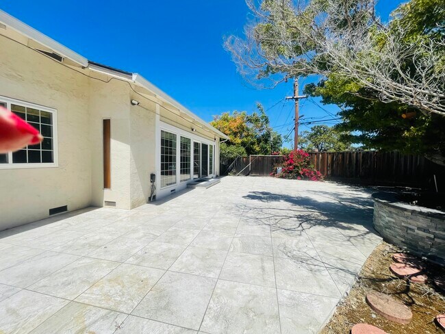 1150 Stafford Dr Cupertino, CA 95014 photo 2