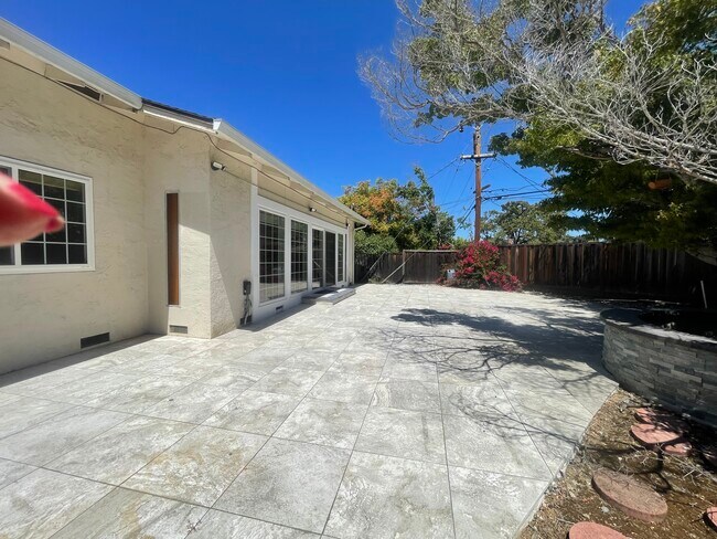 1150 Stafford Dr Cupertino, CA 95014 photo 3