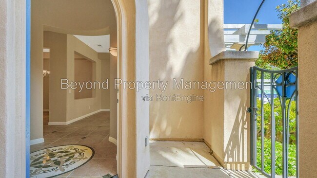 2947 Farragut Rd San Diego, CA 92106 photo 4