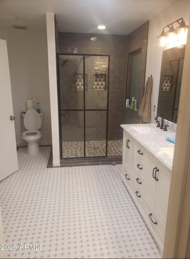 314 N Cobblestone St photo 4