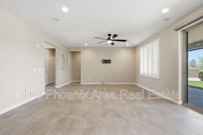 39725 N Hailey Ln San Tan Valley, AZ 85140 photo 4