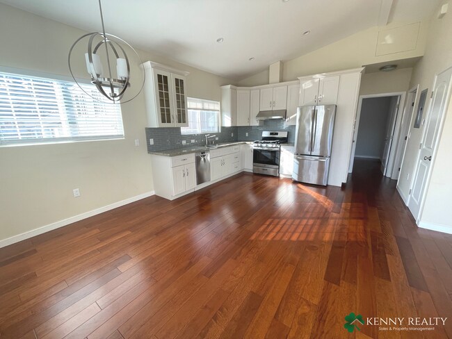 Charming 2bd/1ba Upper-unit In Broadmoor Village – Daly City photo 5