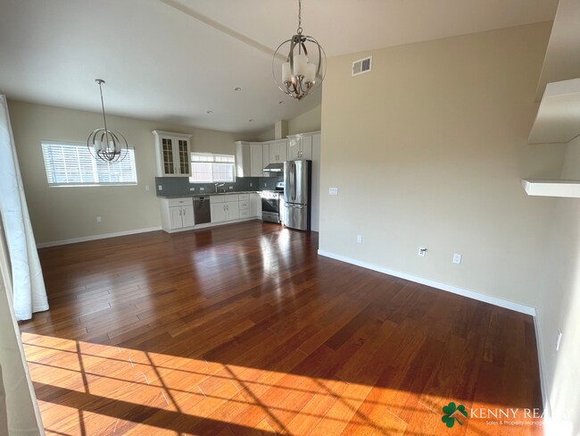 Charming 2bd/1ba Upper-unit In Broadmoor Village – Daly City photo 4