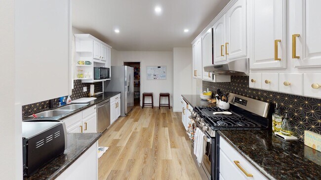6328 Mesita Dr photo 2