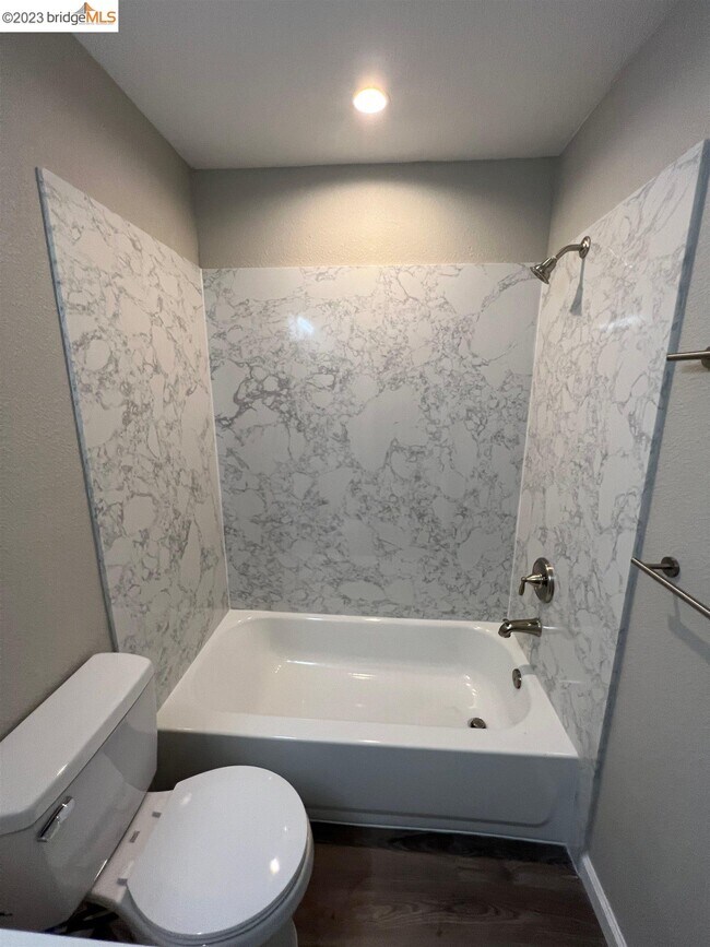 1021 W Eighth St Antioch, CA 94509 photo 3