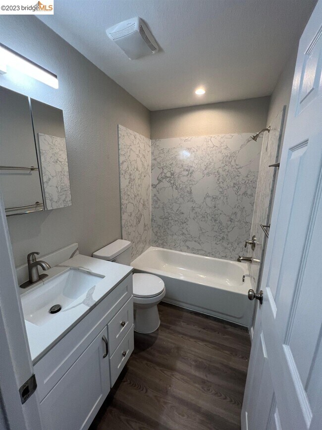 1021 W Eighth St Antioch, CA 94509 photo 4