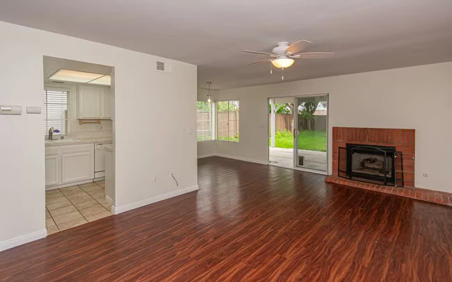 2955 Brandon Cir Carlsbad, CA 92010 photo 2