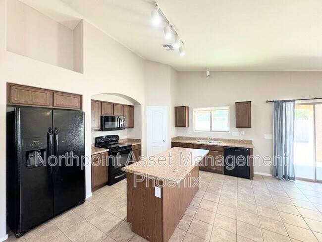 6925 W Getty Dr Phoenix, AZ 85043 photo 5