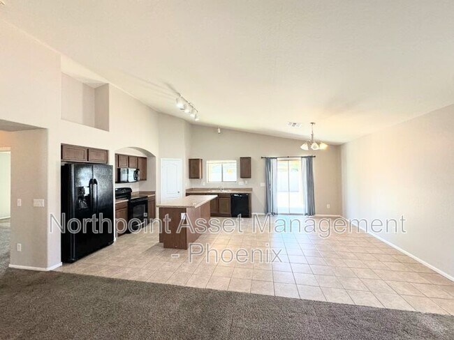 6925 W Getty Dr Phoenix, AZ 85043 photo 4