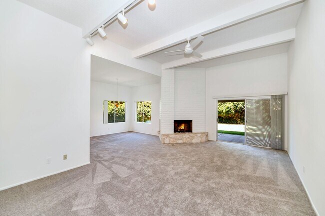 8430 E San Marino Dr Scottsdale, AZ 85258 photo 4