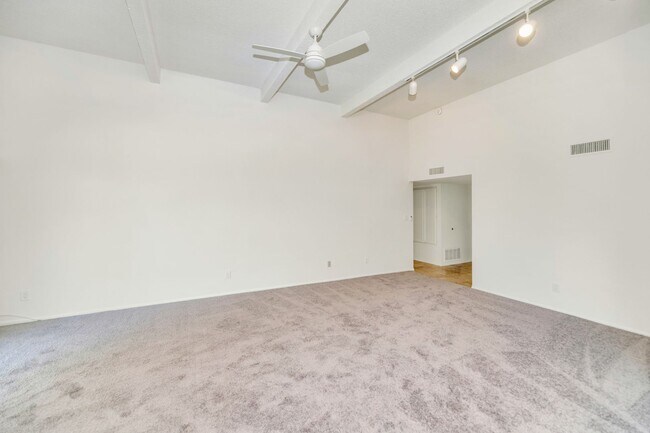 8430 E San Marino Dr Scottsdale, AZ 85258 photo 5